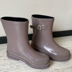 Chooka rain boots mauve with box